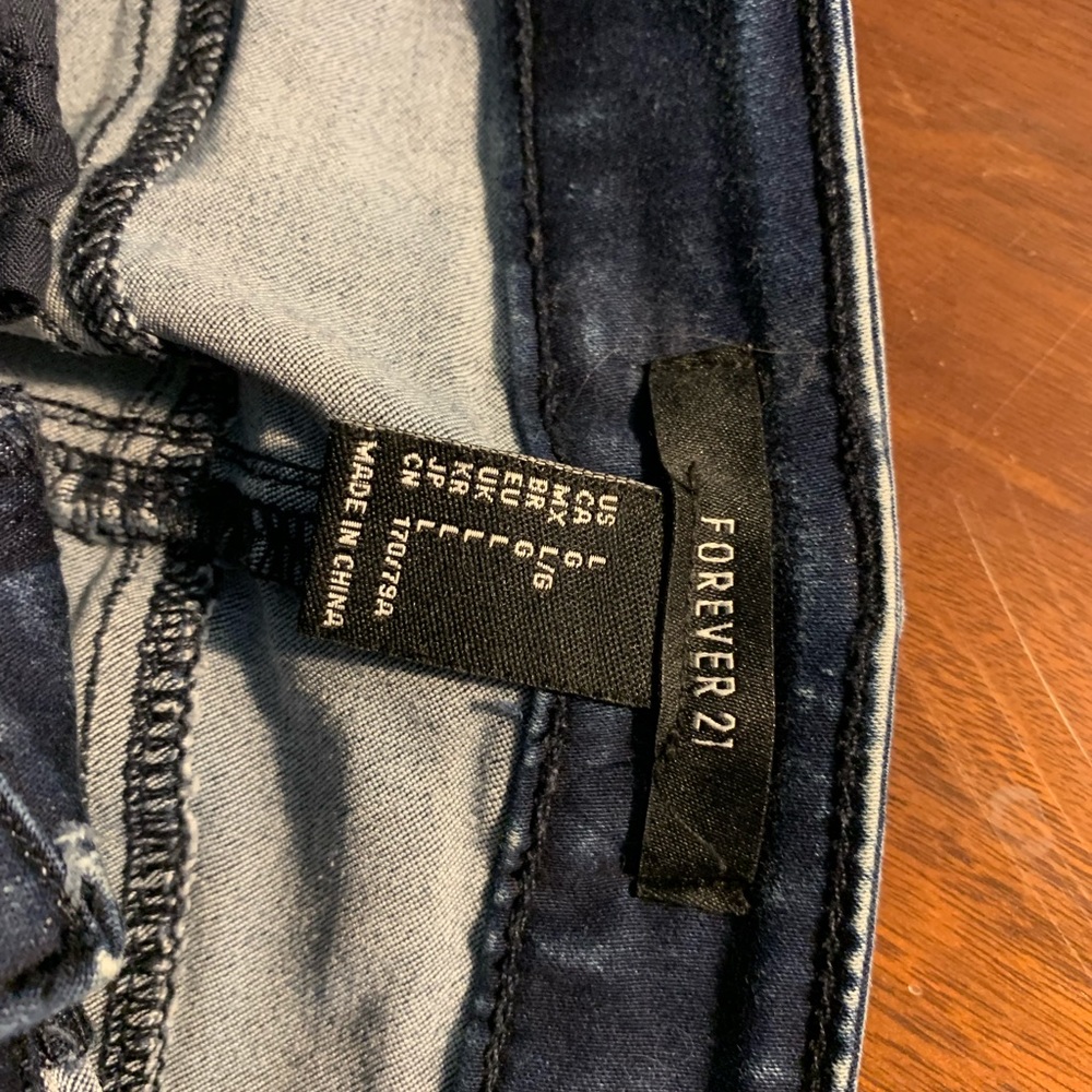 Stretchy denim pencil skirt - Picture 3 of 3
